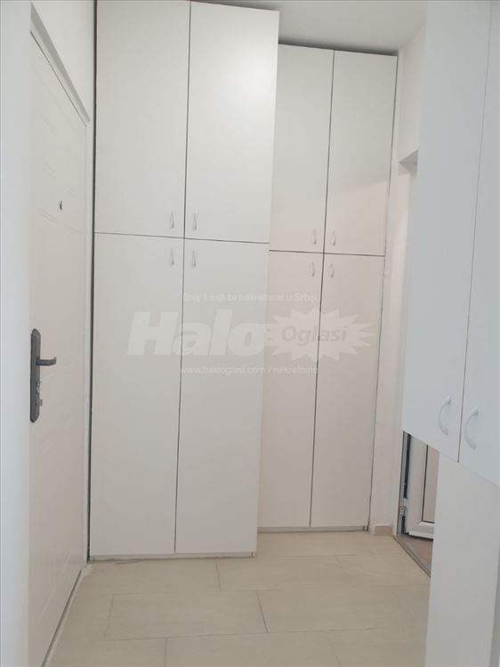 Bulevar Milutina Milankovića, Blok 28 — 10