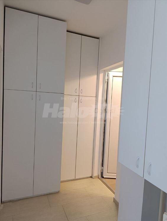 Bulevar Milutina Milankovića, Blok 28 — 11