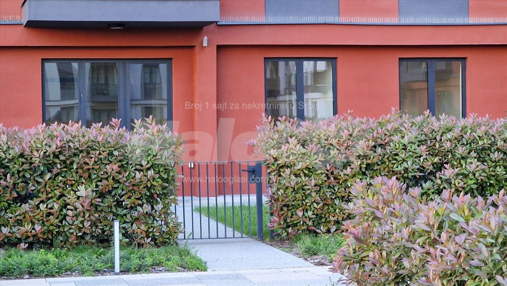 Trosoban 83m2 + Bašta 72m², Izdat 1800€, Vlasnik — 2