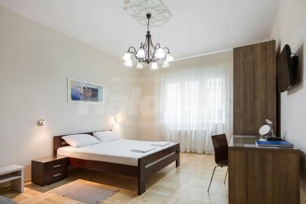 CENTAR, 2.0, Knez Mihailova, Marsala Birjuzova — 2