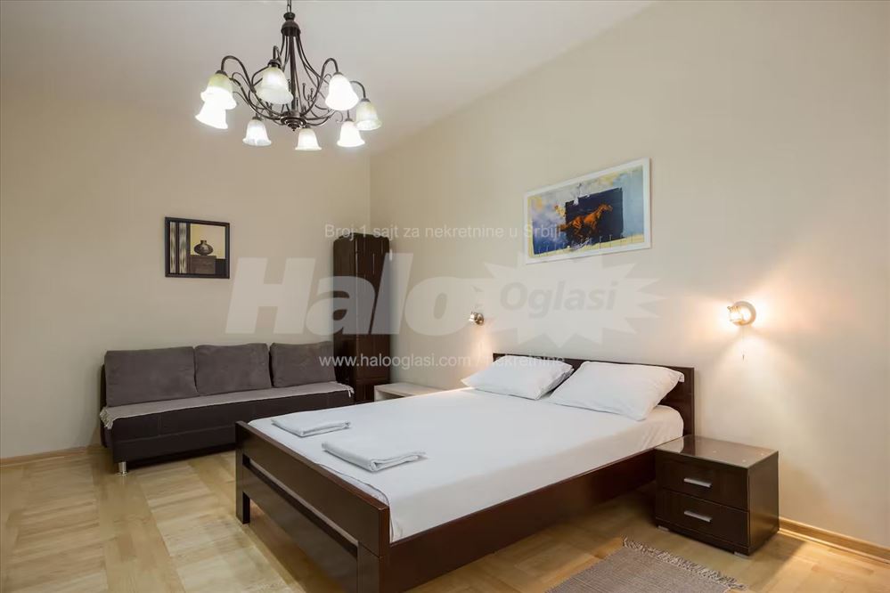 CENTAR, 2.0, Knez Mihailova, Marsala Birjuzova — 3