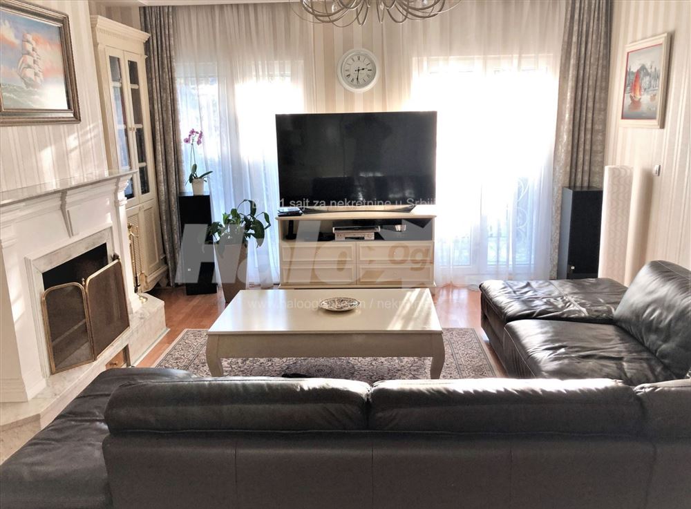 Centar Banovog Brda kod Doma zdravlja — 3