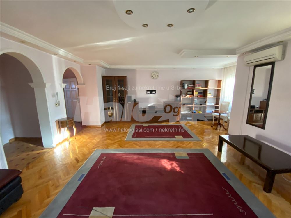 Centar Banovog Brda kod Doma zdravlja — 14