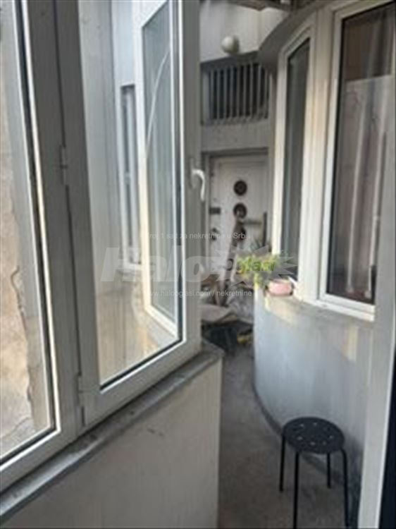 Centar- Decanska – 91 m², 4 prostorije, l — 8