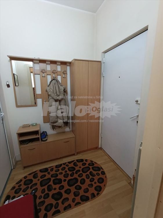 Centar izdajem 2-soban namešten stan — 6