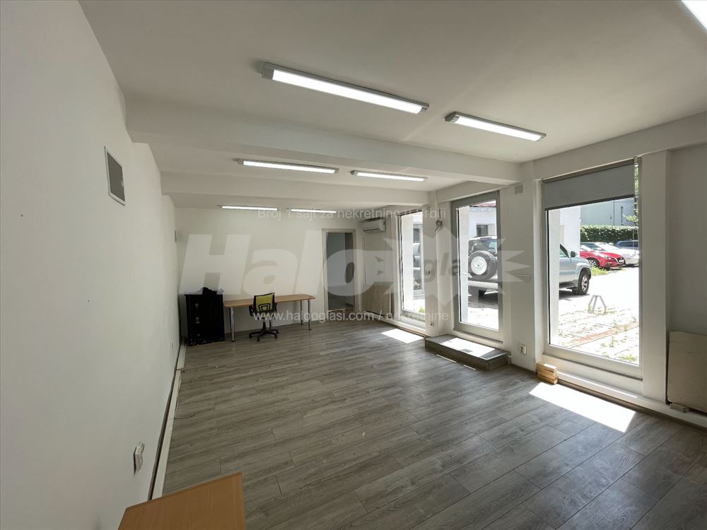 Centar Kosovska poslovni prostor + 2 parking mesta — 12