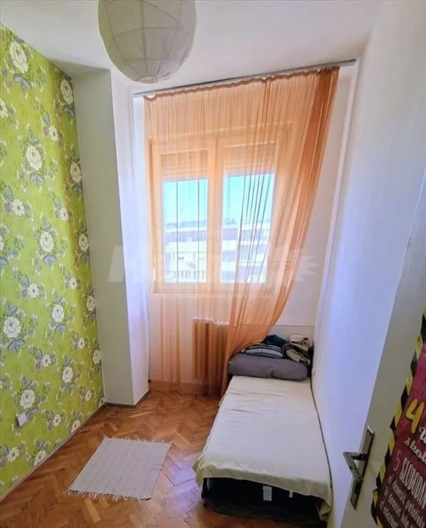 Centar Mladenovca – 45 m² sa pogledom na trg — 3