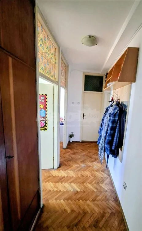 Centar Mladenovca – 45 m² sa pogledom na trg — 4
