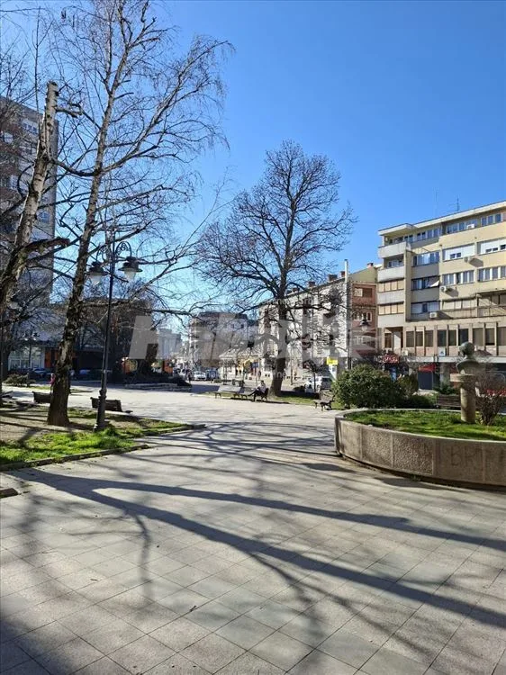 Centar Mladenovca – 45 m² sa pogledom na trg — 8