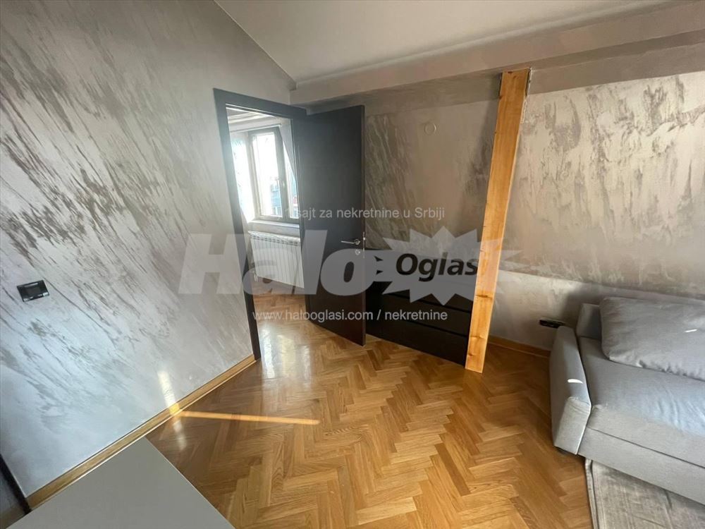 Centar, Profesorska kolonija, lep, sredjen stan — 2