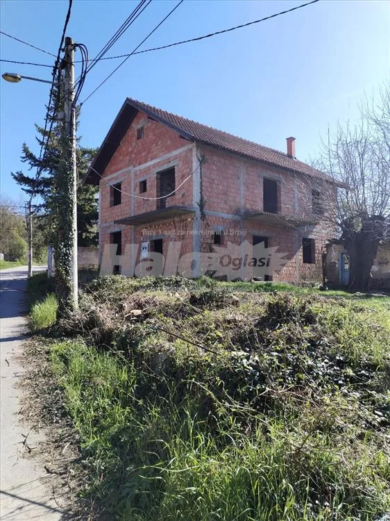 Centar, Sopot kuca 290m2, plac 5,30ari — 2