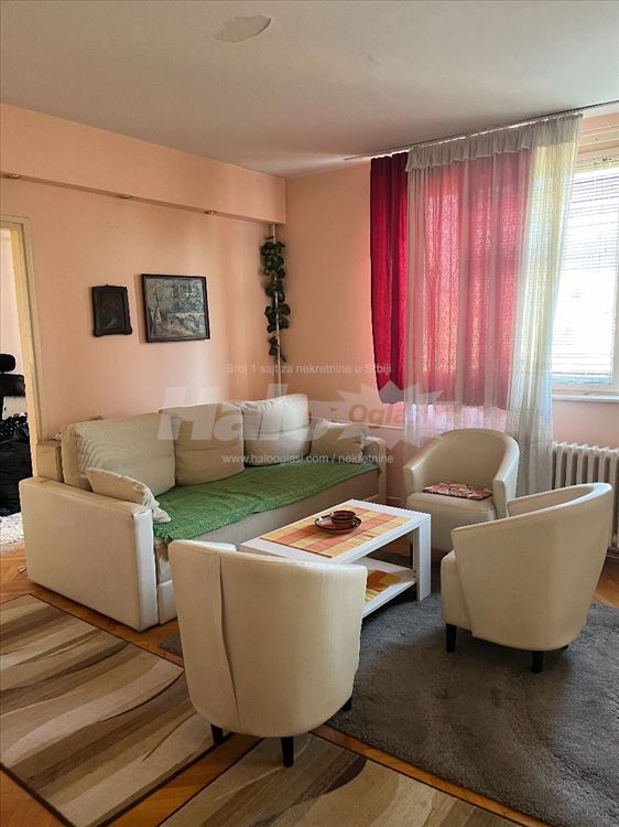 Centar Zemuna, 1.5 stan, izdaje se na 6 meseci — 2