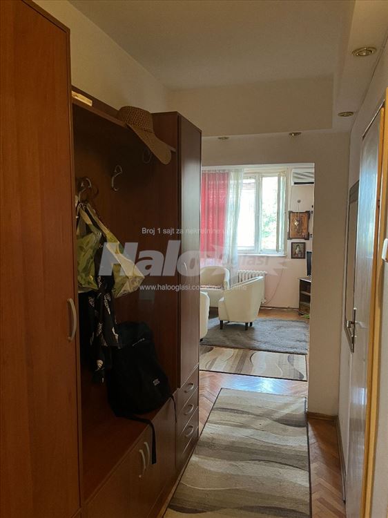 Centar Zemuna, 1.5 stan, izdaje se na 6 meseci — 8
