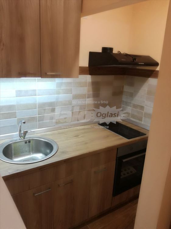 Centar,renoviran,nov nameštaj — 11