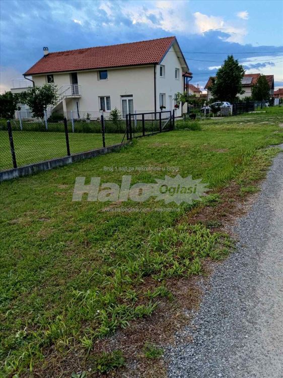 Ceo stan u kući. Velika terasa. Zaseban ulaz. — 3