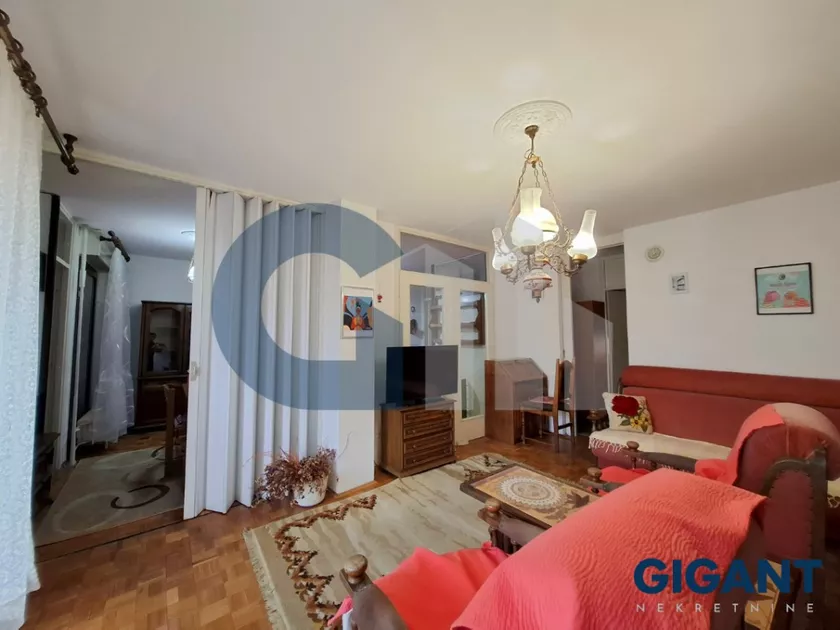 Četvorosoban stan za izdavanje, Crvenih Hrastova 6, 450€, 73m² — 2