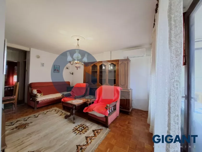 Četvorosoban stan za izdavanje, Crvenih Hrastova 6, 450€, 73m² — 3