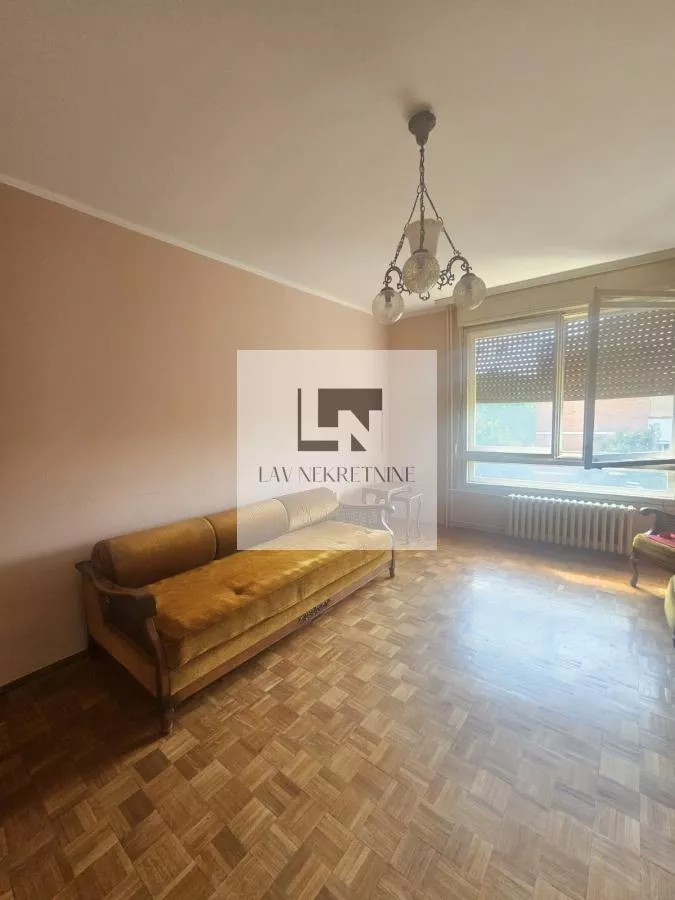 Četvorosoban stan za izdavanje, Prvomajska, 500€, 70m² — 2