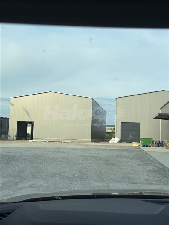 Cukarica -Makis 750 m2 magacin izdavanje — 2