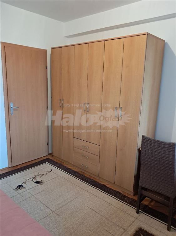 Cvetkova pijaca kompletno namešten stan — 8