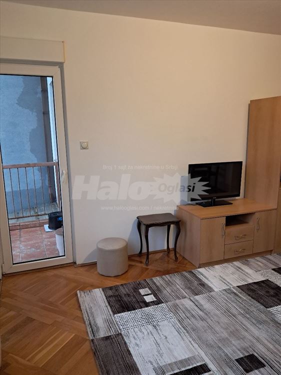 Cvetkova pijaca kompletno namešten stan — 9