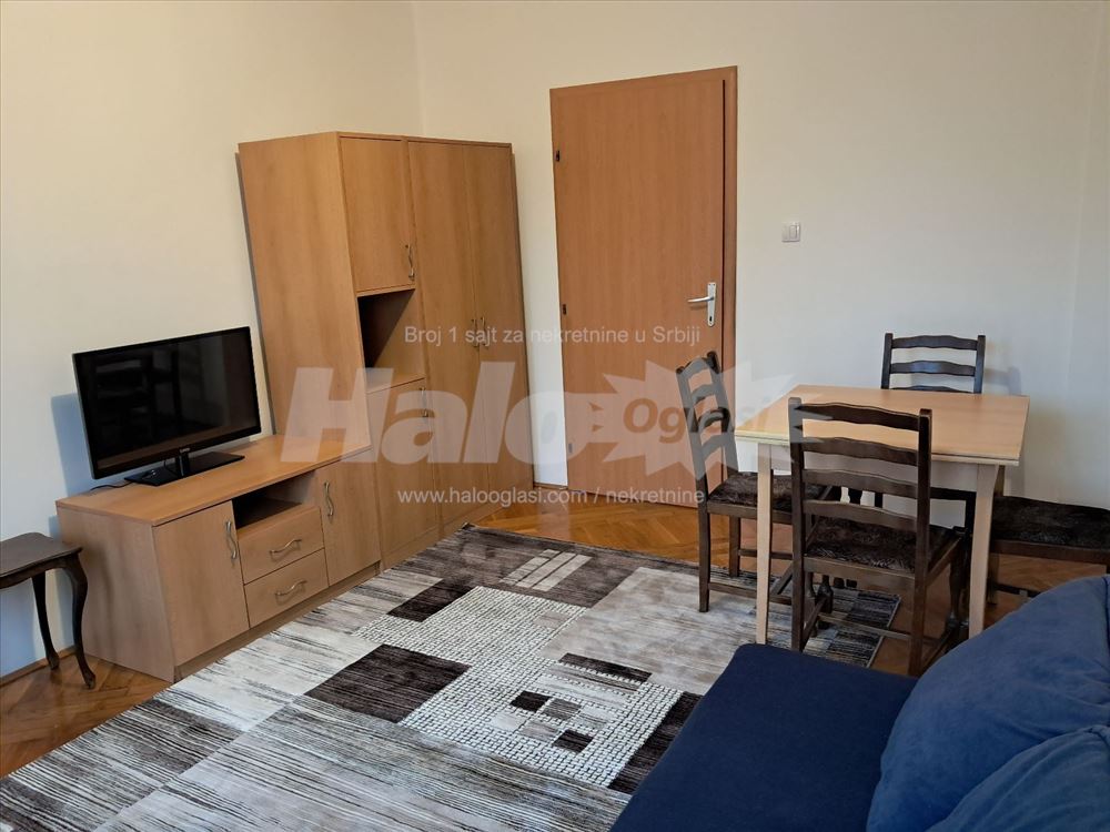 Cvetkova pijaca kompletno namešten stan — 10