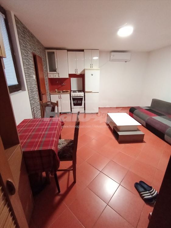 Cvetkova pijaca,24m2 — 2
