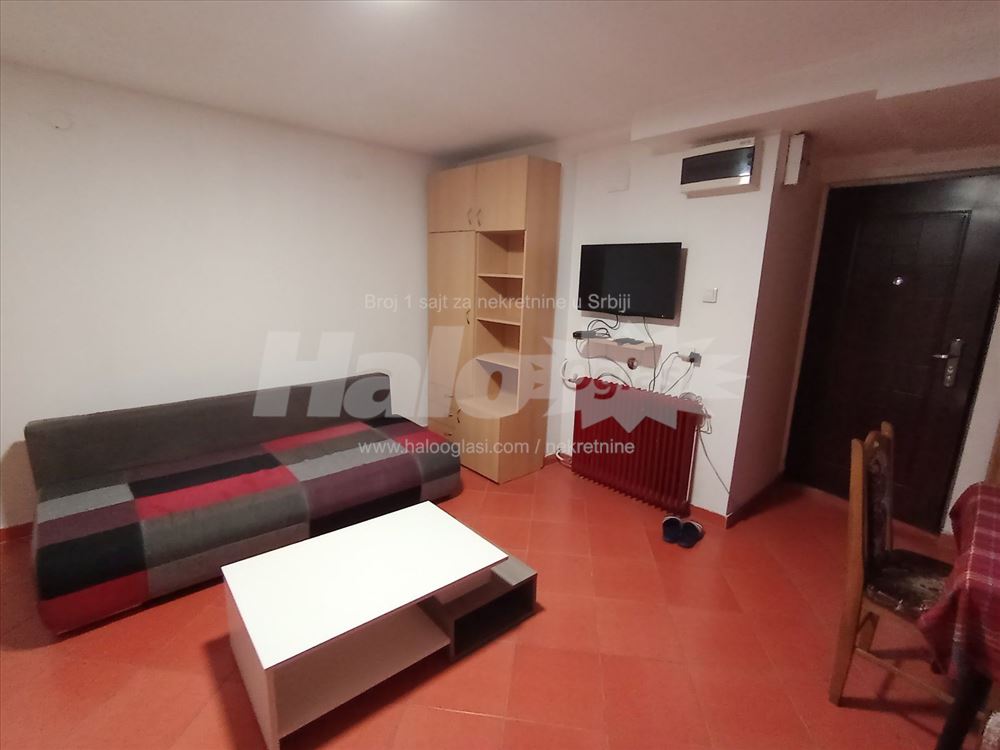 Cvetkova pijaca,24m2 — 5