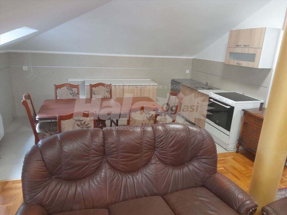 Cvetkova pijaca,Vojvode Dovezenskog 105 m2 — 2