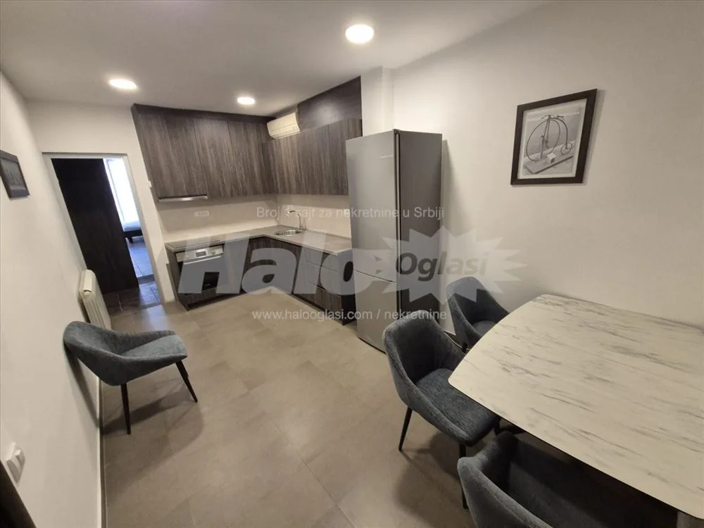 Dedinje-74,5m2 na prodaju, dvorište sa bazenom — 7