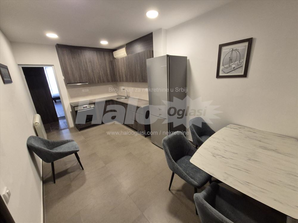 Dedinje-85m2 na prodaju, dvorište sa bazenom — 7
