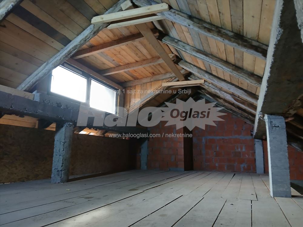 Deo kuće u blizini Čuburskog Parka — 5