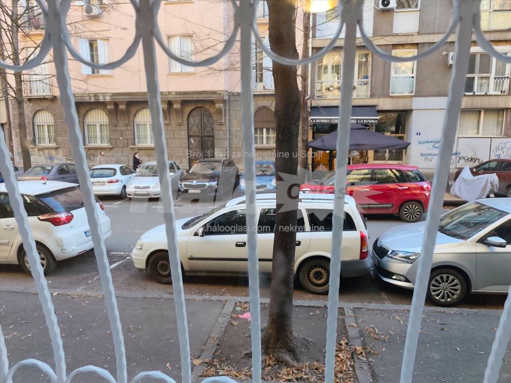 Desanke Maksimovic, kod Pravnog fakulteta — 7