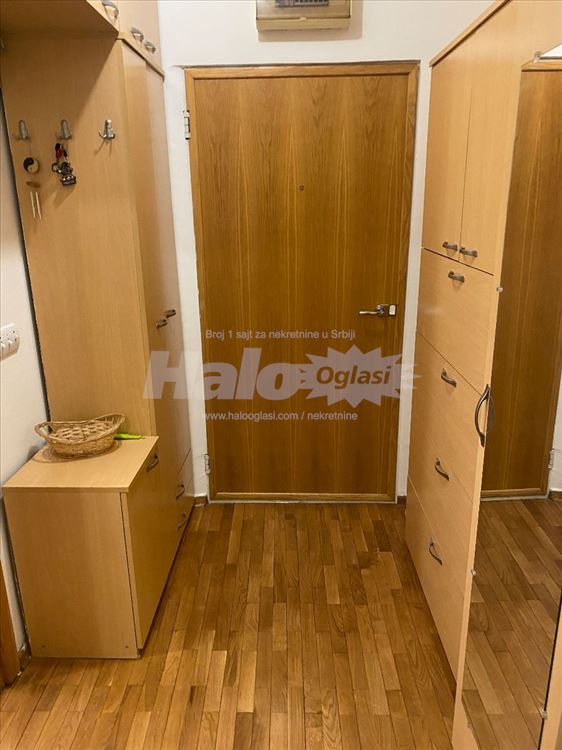 Divan stan u centru grada — 2