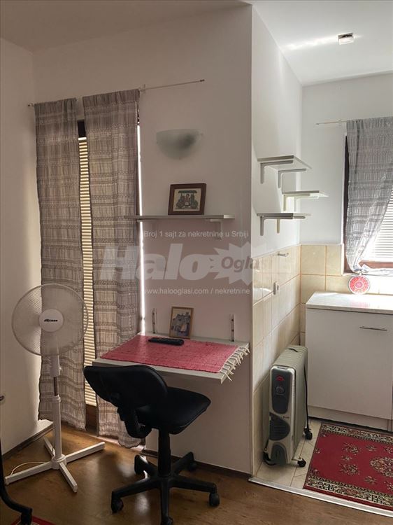 Divna, namestena garsonjera u centru Karaburme — 12