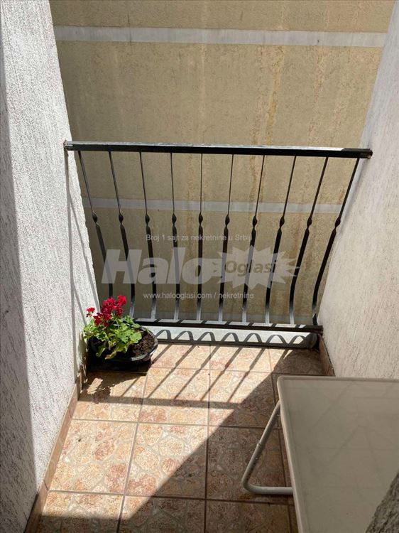 Divna, namestena garsonjera u centru Karaburme — 13