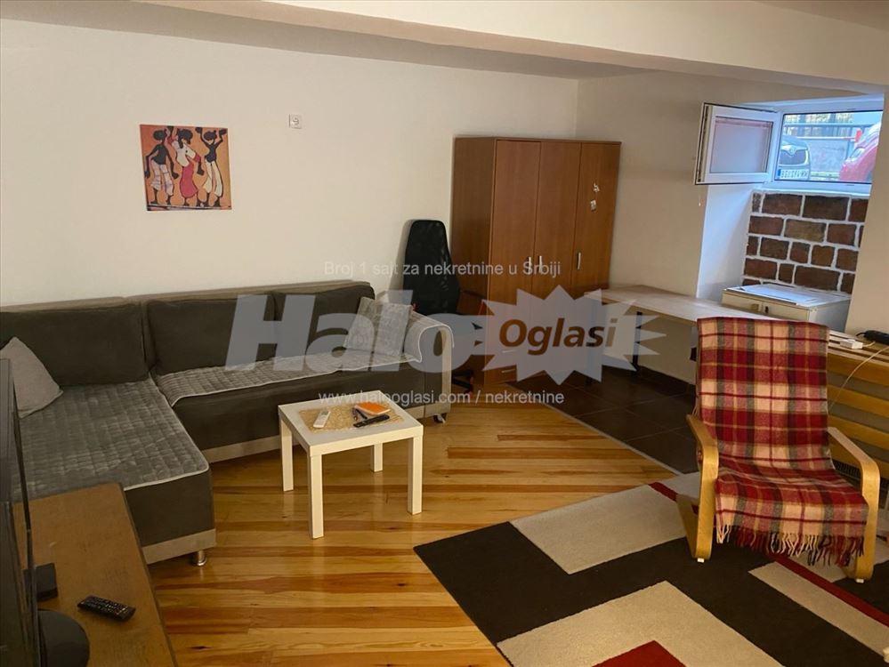 Dorćol, ispod Bajlonijeve pijace, studio — 2