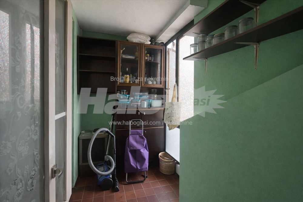 Dr Ivana Ribara, pored Save, odličan trosoban stan — 13