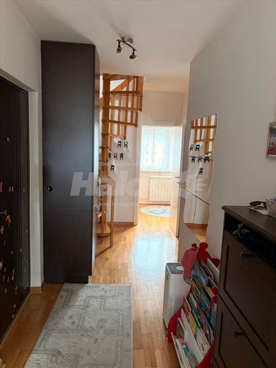 Ruzveltova kod Zire, 82m2, uknjižen, vlasnik. — 10
