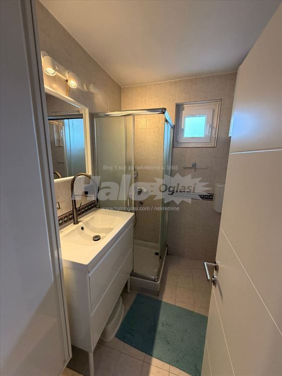 Ruzveltova kod Zire, 82m2, uknjižen, vlasnik. — 12