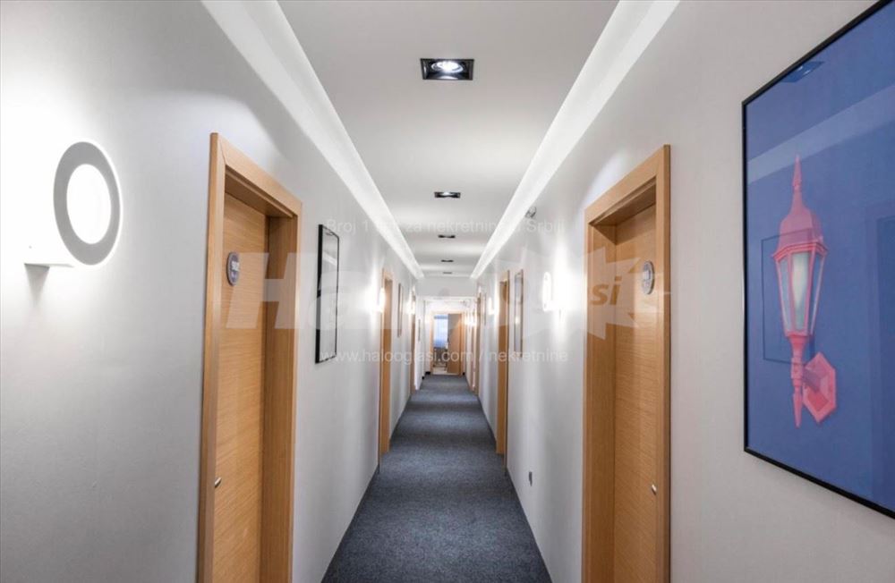 Dva hotelska biznisa u Knez Mihailovoj - 25 soba — 2