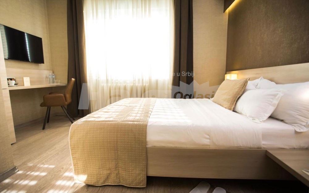 Dva hotelska biznisa u Knez Mihailovoj - 25 soba — 15