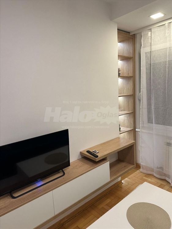 Dva stana - 1.5 i 0.5 ukupno 50m Carigradska 24 — 9