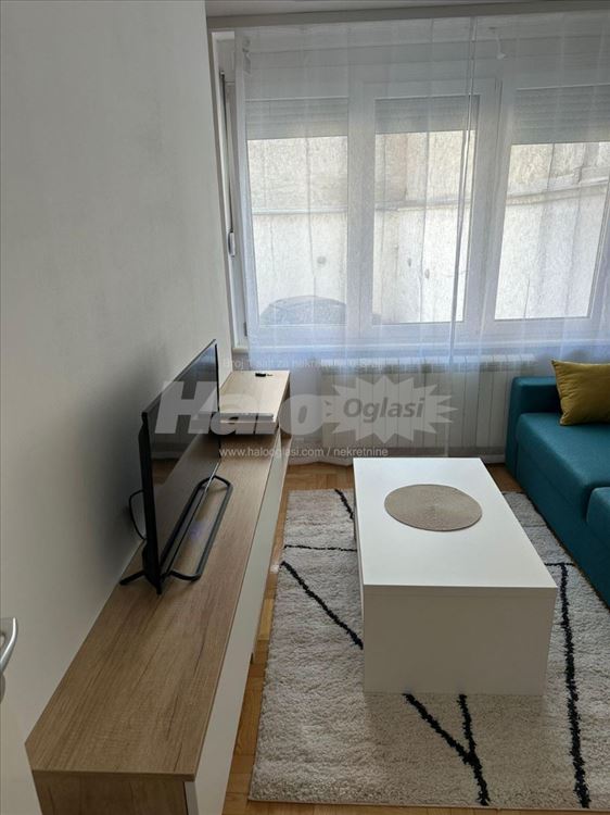 Dva stana - 1.5 i 0.5 ukupno 50m Carigradska 24 — 12