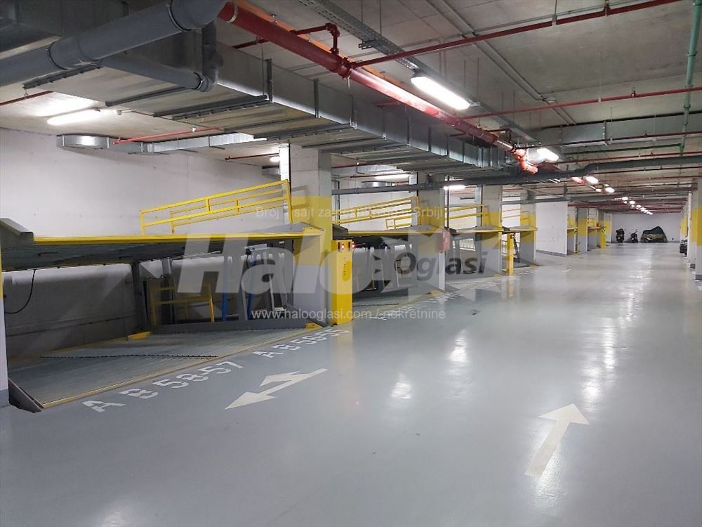 Dva uknjižena garažna mesta - East Side kompleks — 2