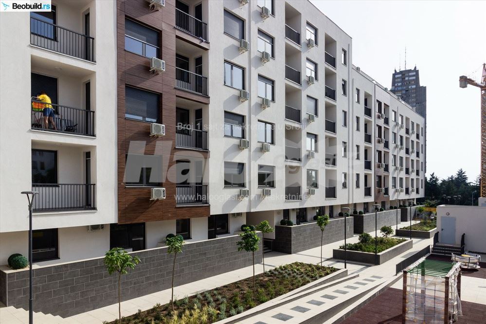 Dva uknjižena garažna mesta - East Side kompleks — 6