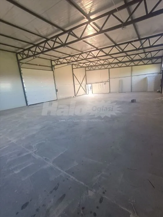 Dve hale za izdavanje Resnik Rušanj 650 kvadrata — 9