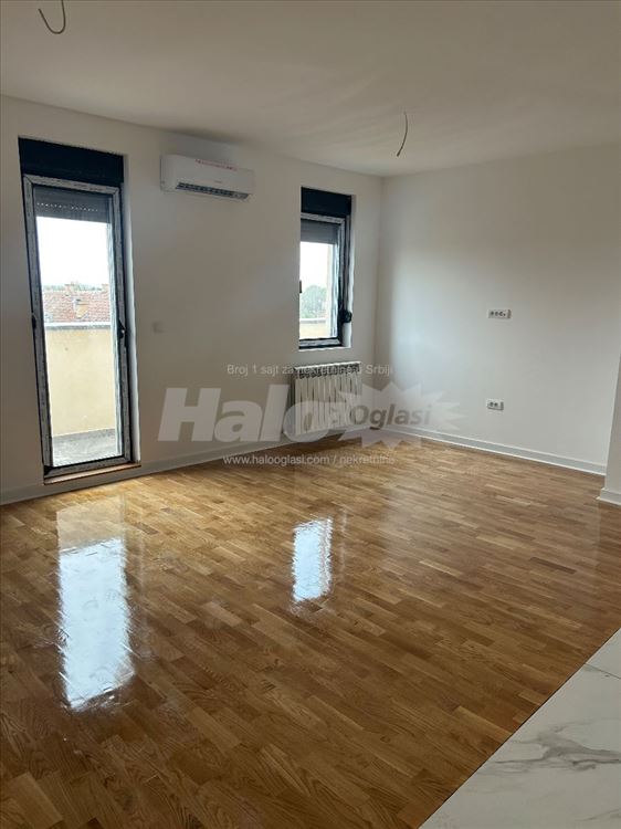 Dvoiposoban stan 75m2, Batajnica centar — 2