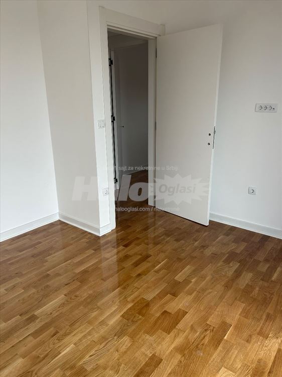 Dvoiposoban stan 75m2, Batajnica centar — 5