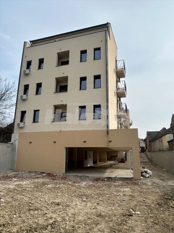 Dvoiposoban stan 75m2, Batajnica centar — 13